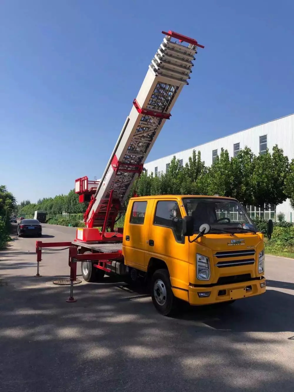 南漳附近的云梯车出租服务：轻松解决高空作业需求