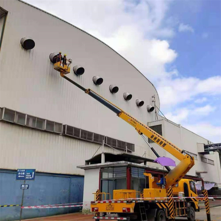 南漳高空作业车出租服务：专业广告牌安装解决方案